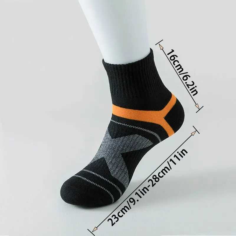 3 Pairs of MENS Cotton Outdoor Sports Socks Sweat Absorbing and Odor Resistant Cotton Running Basketball Socks Trendy SocksT251209