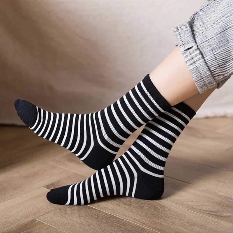 Men Socks Cotton Breathable Colorful Grid Stripe Casual Business Men short Crew Striped sport Socks White Black Grey Meias SoxT251209
