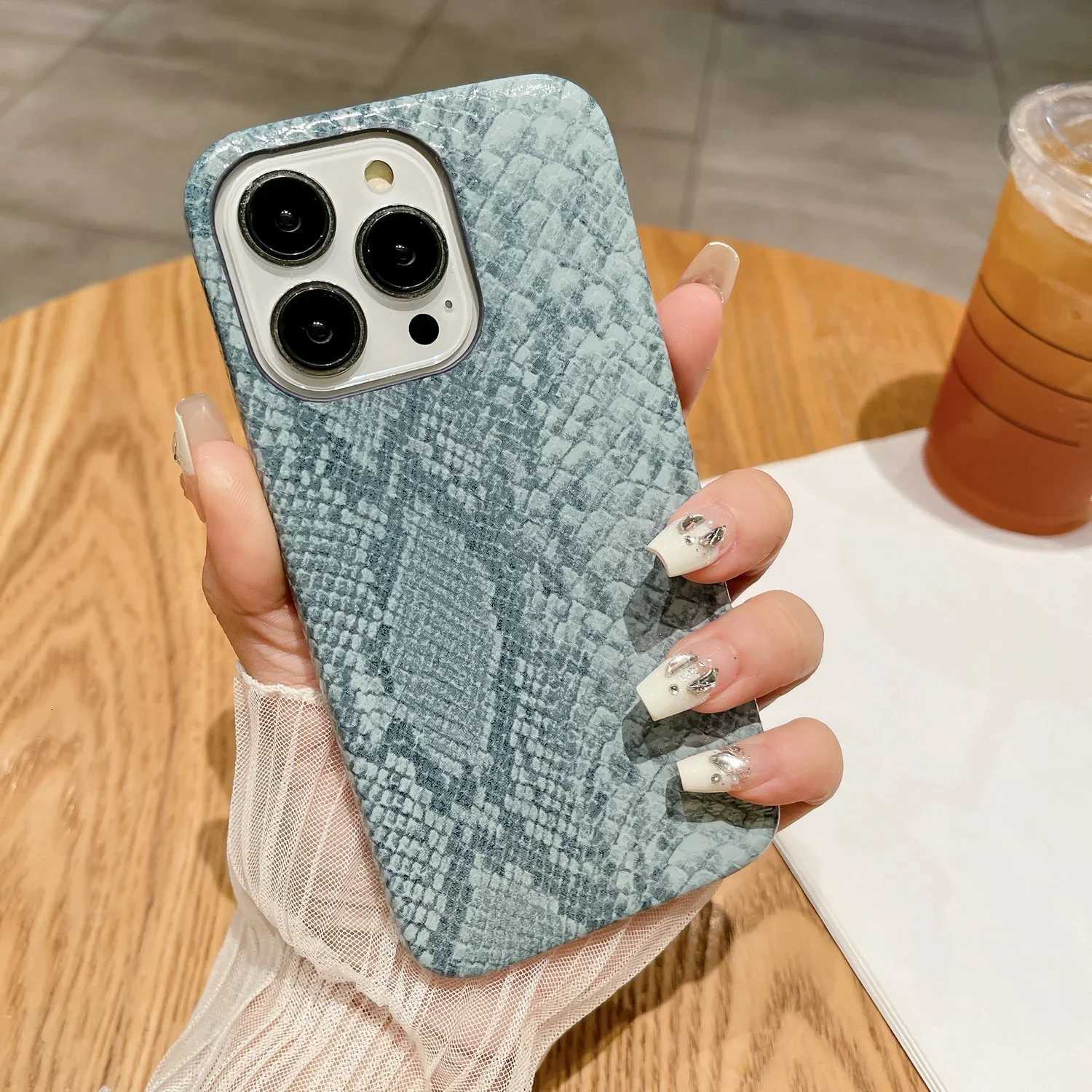 Luxury Snake Texture Leather Phone Case for iPhone 16 15 14 Pro Max Plus 13 12 11 Cases Leather Soft Cover Wan Girl C251209