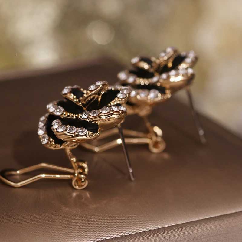 Classic Sweet Cute Rhinestone Flower Stud for Women Handmade Vintage Earrings Female Party Weddings Jewelry Gifts K251209 H260129