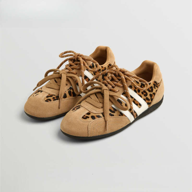 2025 New Soft Leather Coffee Color Racing for Women Retro Thin Sole American Style Forrest Gump Fashion Casual German Training Shoes designer shoes