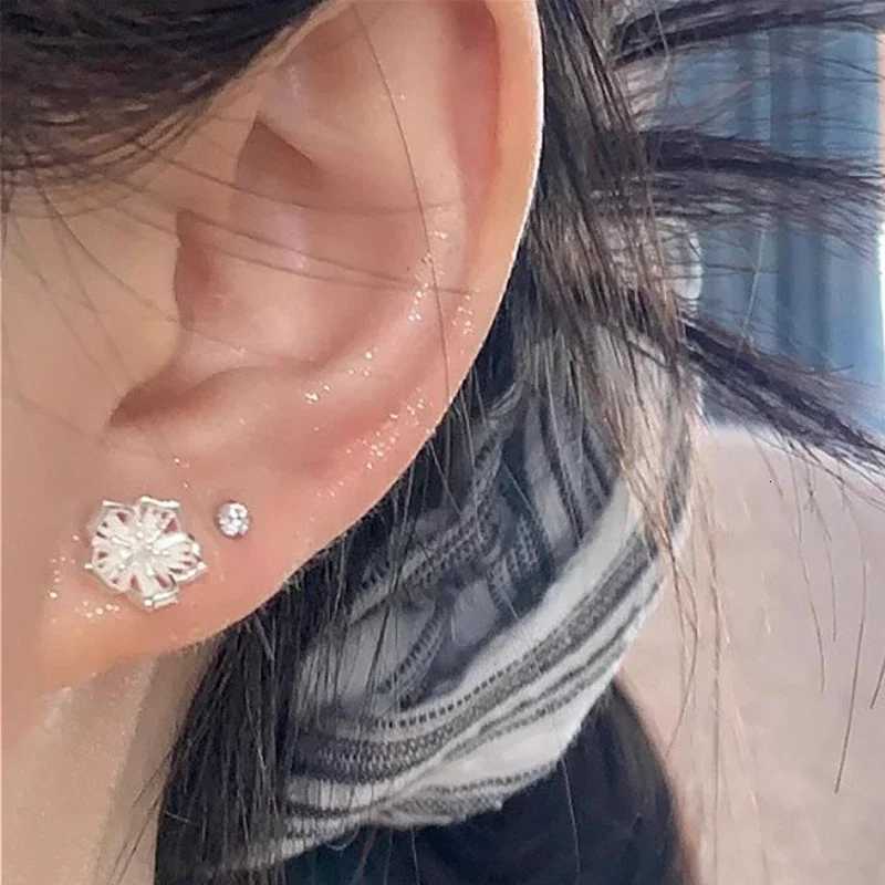 Tibetan Silver Mini Hollow Flowers Stud Earring for Women Cute Plant Fashion Jewelry Minimalist Personality Accessories K251209 H260202