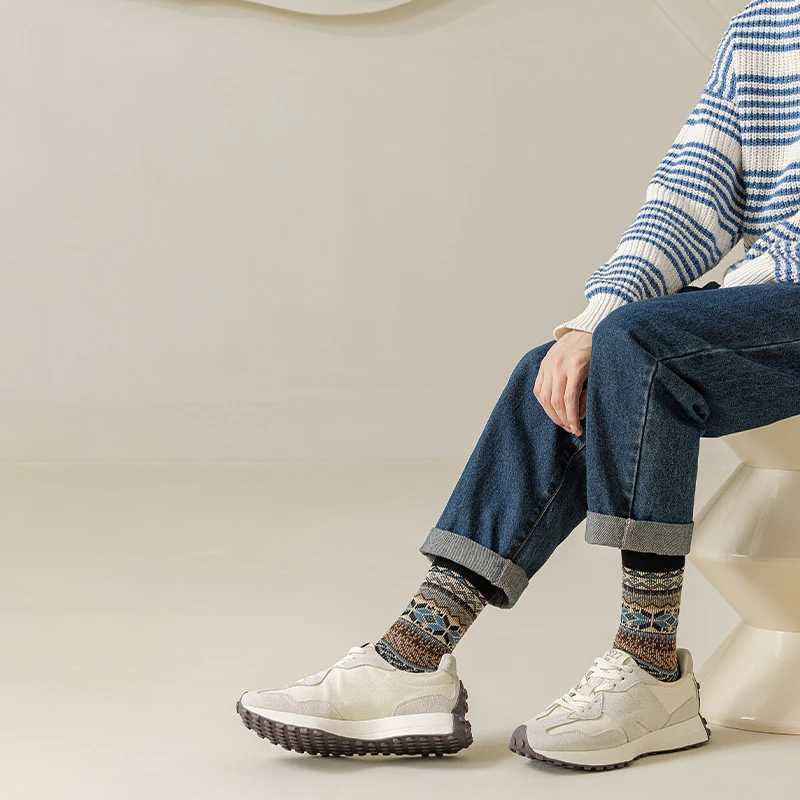 Mens Dress SocksCotton Crew Socks3 PairsBreathable and sweat-absorbing Funky Colorful Pattern Crew SocksT251209