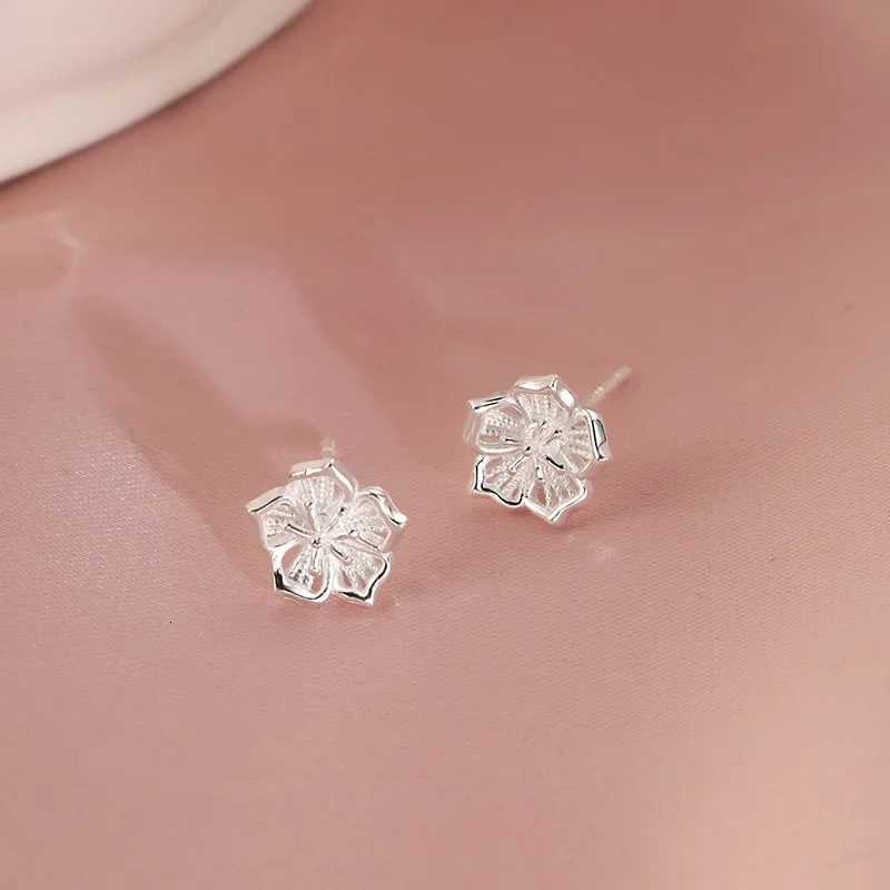 Tibetan Silver Mini Hollow Flowers Stud Earring for Women Cute Plant Fashion Jewelry Minimalist Personality Accessories K251209 H260202