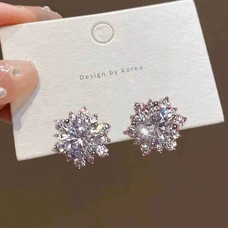 Cute Female Clear Crystal Snowflake Stud Golden Silver Color Small Earrings Exquisite Jewelry For Women Christmas Gift K251209 H260202