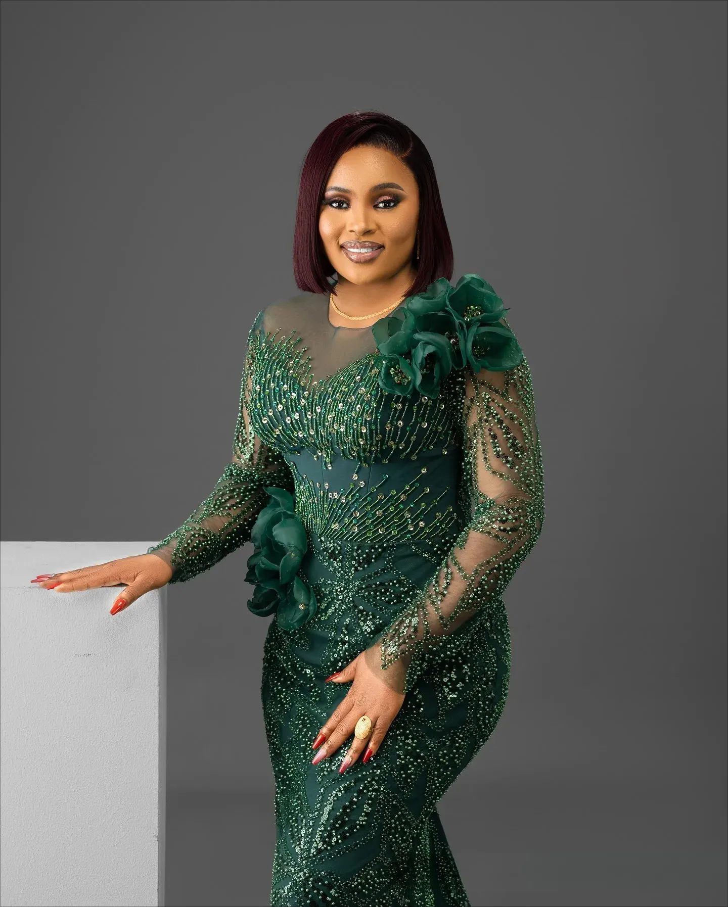 Classic Green Prom Dress Mermaid Promdress Evening Gowns Illusion Long Sleeves Sheer Neck Beaded Lace Pearls Hand Made Flowers Second Reception Gown