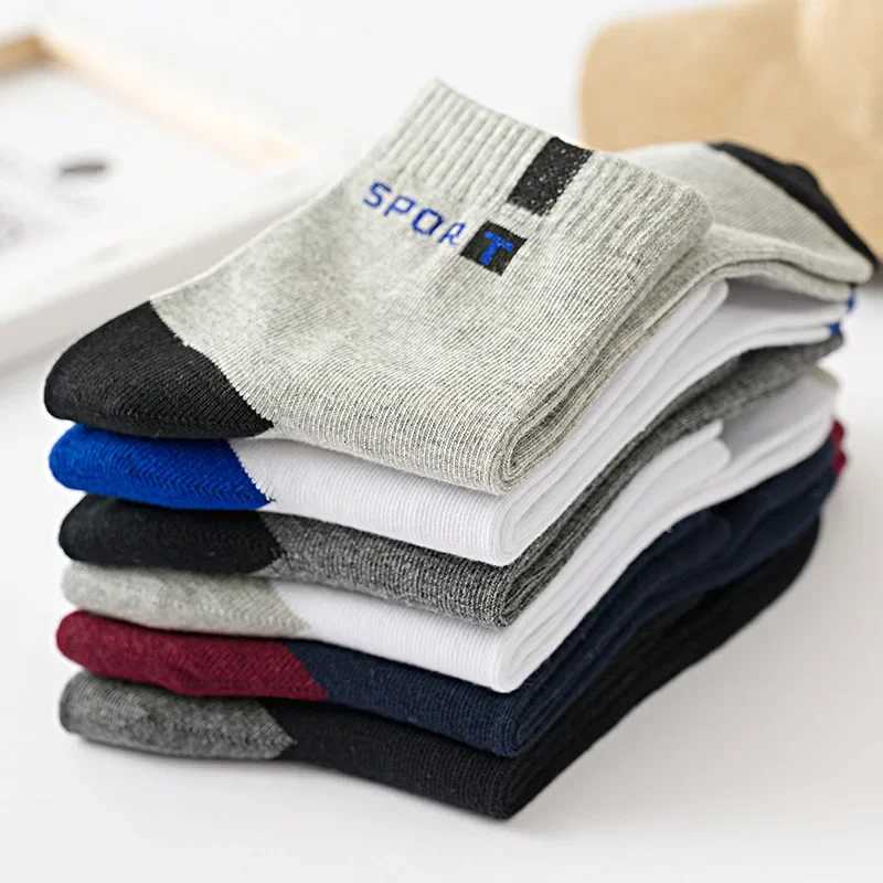 Cotton Sock for Men Sport Breathable Soft Letter Fashion Sneakers High Elastic Middle Tube Stocking Towel Sox Summer RunningT251209