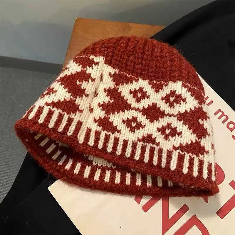Luxury Womens Knit Hat Blended Wool Vintage Thermal Hat Suitable for Winter Fashion Checkered Cold-Weather Beanie Unisex Y251209