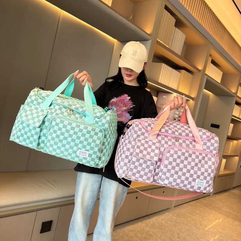 Fi Large Capacity Checkerboard Pattern Duffle Handbag Lightweight Travel Lage Storage Bag Portable Sports Fitness Bag Y251209