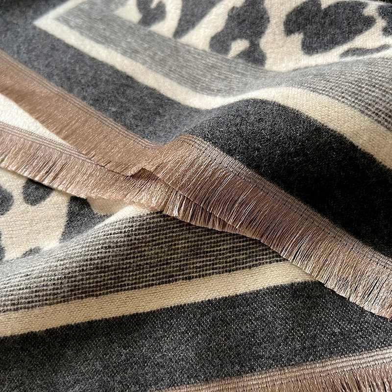 Luxury New 2024 Women Scarf Luxury Autumn Winter Warm Vintage Leopard print Scarve Pashmina Mujer Femme Foulard Bufanda Y251208