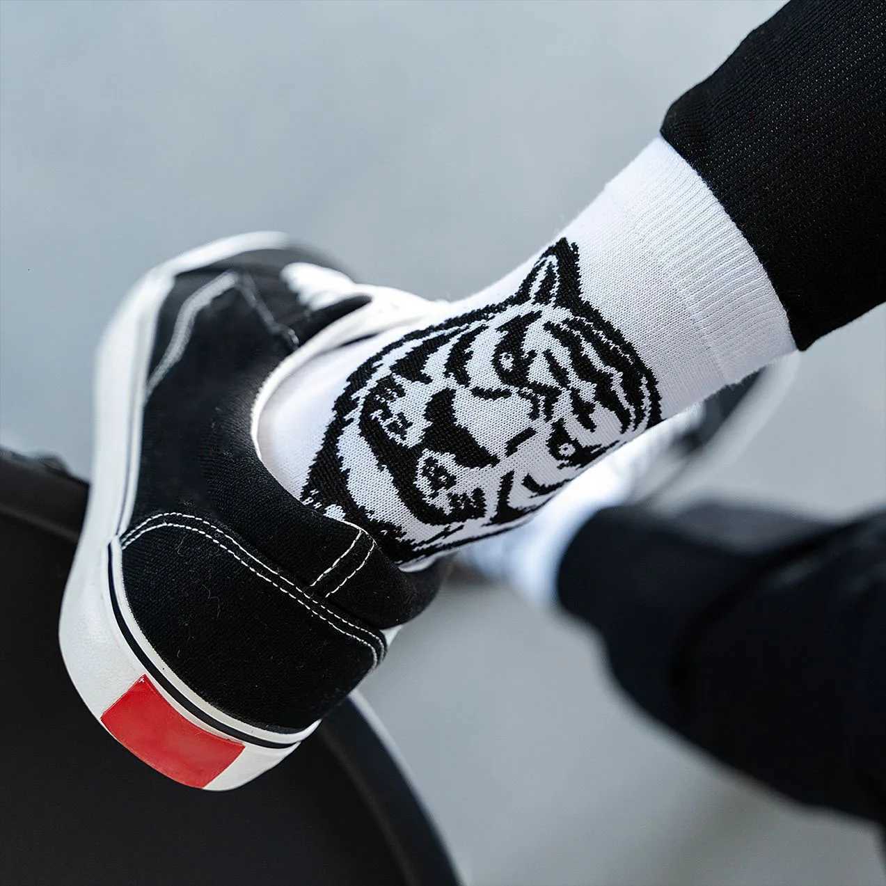 Mens Cotton Socks Animal Print College Style Cartoon Black White Panda Lion Eagle Tiger Wolf Sports Short Socks Hip Hop Man SoxT251209