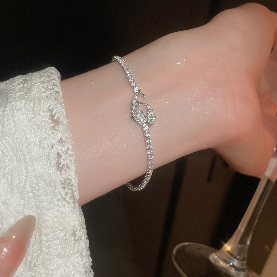 Square Zircon Small Fish Light Luxury High-end Fashion Super Shiny Bracelet for Women Commuting Versatile Elegant Jewelry Wholesale - view 4