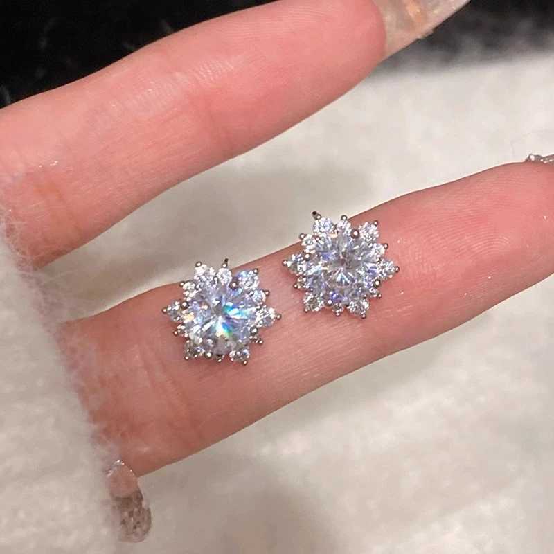 Cute Female Clear Crystal Snowflake Stud Golden Silver Color Small Earrings Exquisite Jewelry For Women Christmas Gift K251209 H260202