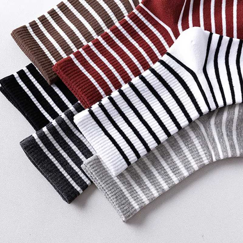 Men Socks Cotton Breathable Colorful Grid Stripe Casual Business Men short Crew Striped sport Socks White Black Grey Meias SoxT251209