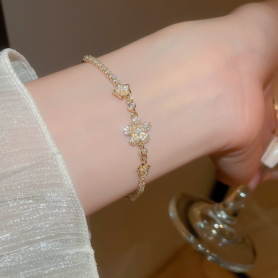 Super Sparkling Zircon Flower Pull French Court Style Versatile Bracelet Exquisite Light Luxury High-end Feel Women's Jewelry - view 3