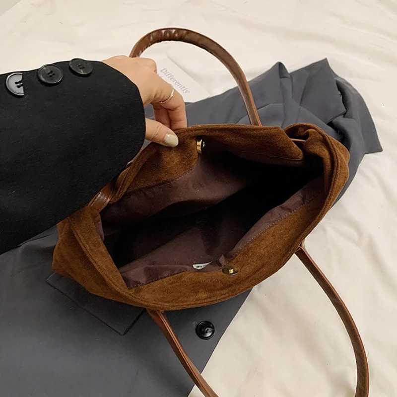 Autumn Winter Wens Suede Underarm Tote Bag Large Capacity Cmuter Shopper Shoder Bag 2025 New Trendy Soft Leather Handbags Y251209