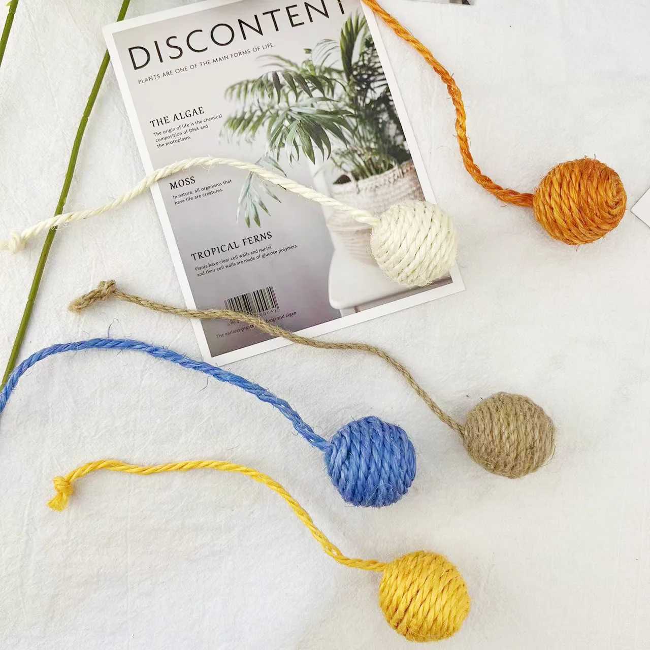 New Cat Pet Sisal Rope Weave Ball Teaser Play Chewing Scratch Catch Toy Interactive Scratch Funny Chew Toy for Pet Cat Dog M251209