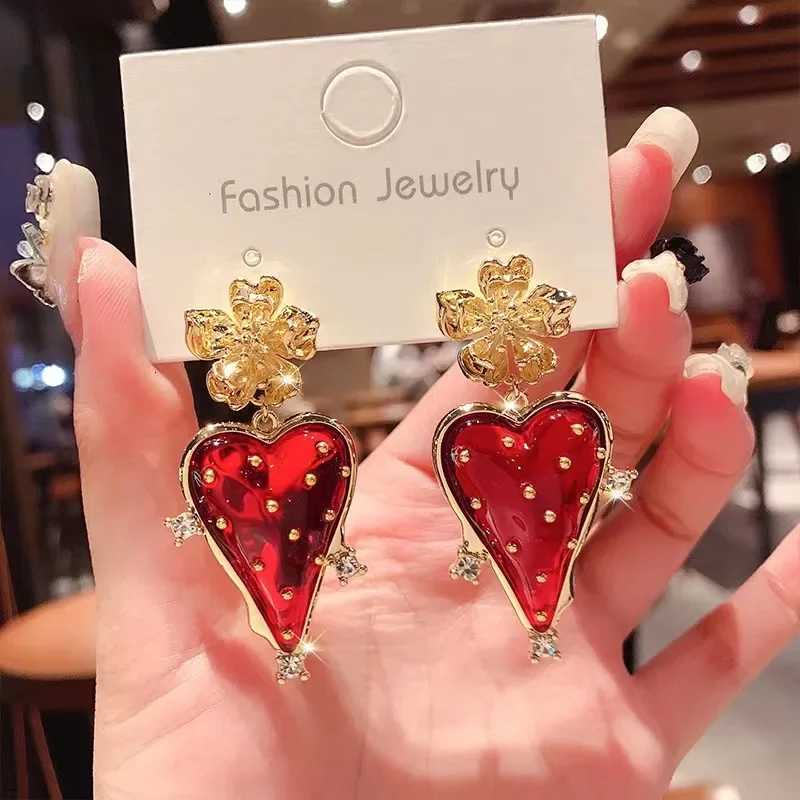Retro Exaggerated Baroque Strawberry Womens Earrings 2023 Fashion New Fruit Series Leisure Holiday Jewelry Ear Accessories K251209 H260129