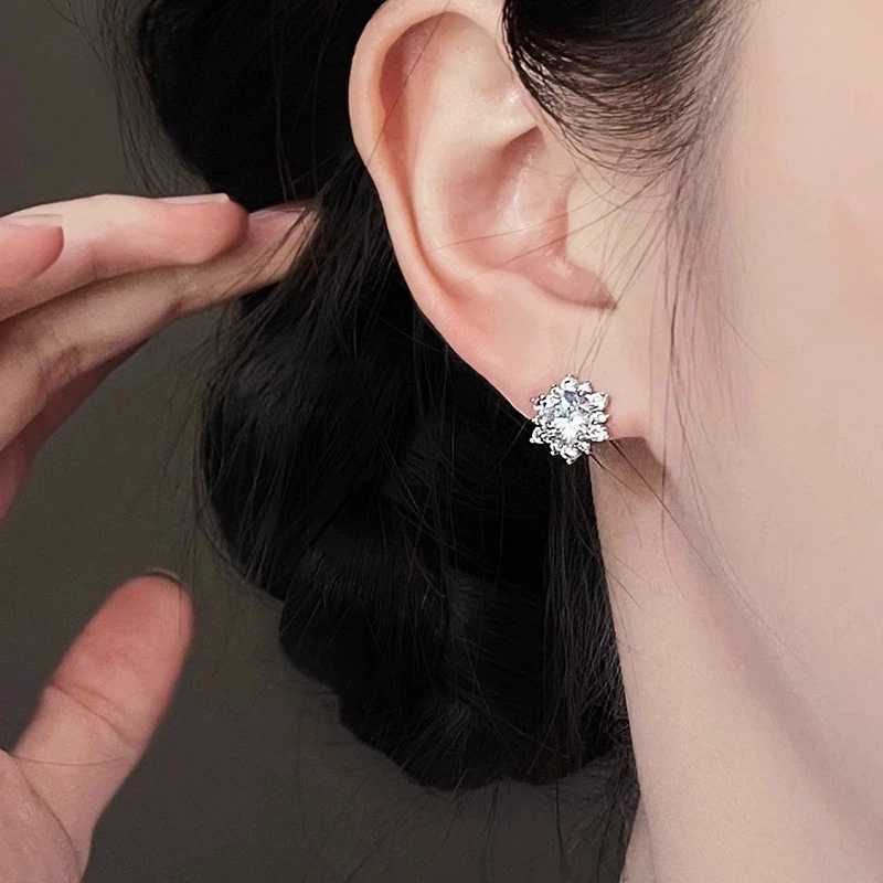 Cute Female Clear Crystal Snowflake Stud Golden Silver Color Small Earrings Exquisite Jewelry For Women Christmas Gift K251209 H260202