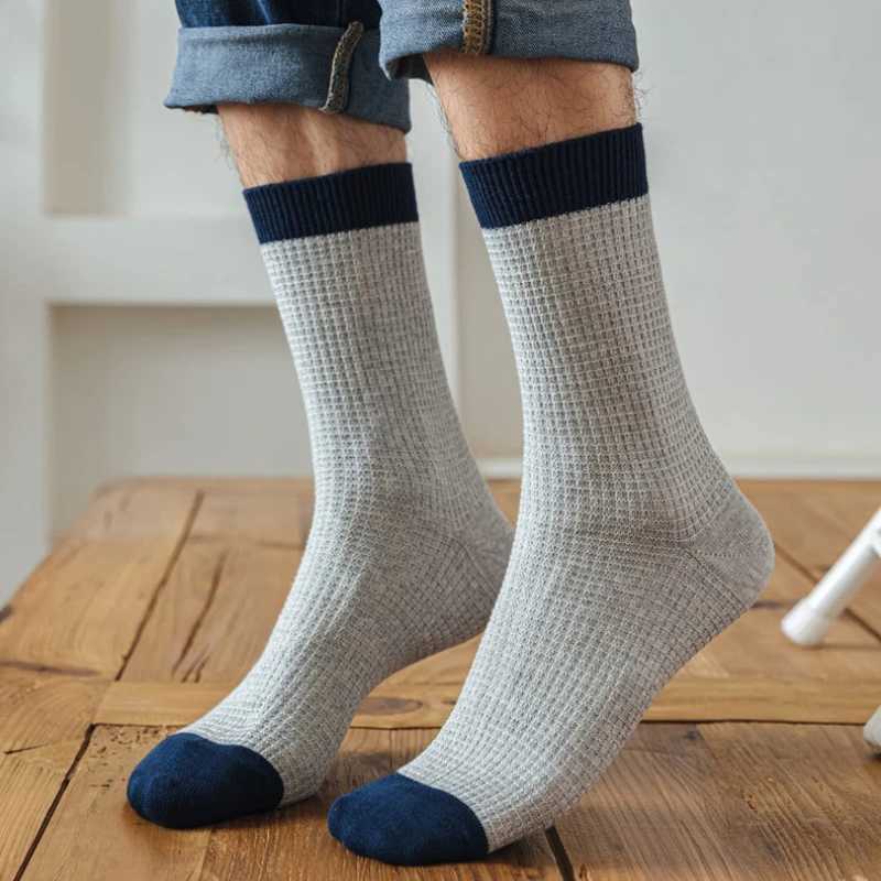 Mens Socks High Quality Knitted Cotton Breathable Elastic Long Socks Men Male Color Matching Blue White Gray Middle-tube SocksT251209