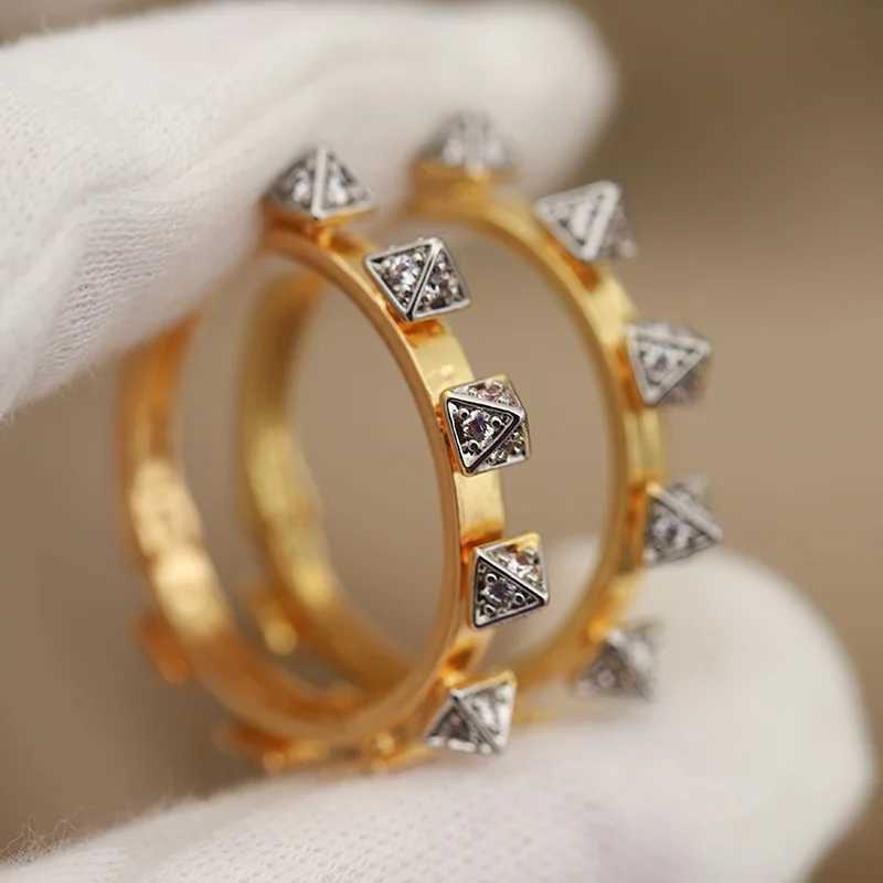 New Sight Design Crystal Unique Stud Earrings for Women Fashion Brand Jewelry Classic Earrings Gift J251208