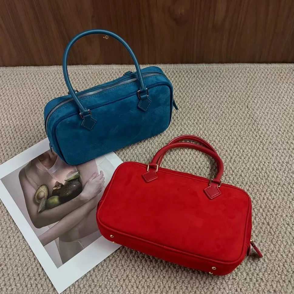 Suede Bost Bag 2025 New Niche Design Sheepskin High-end Antique e-Shoder Crossbody Bag Fi Wens Handheld Square Bag Y251209