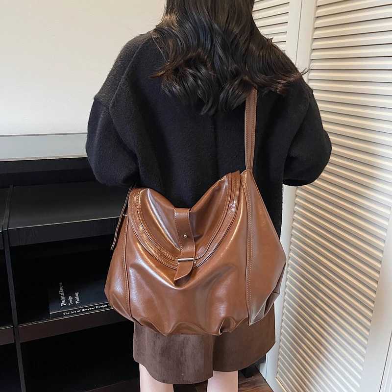 LEFTSIDE 2025 Winter Large Capacity PU Leather Handbags and Purses Wens Hobo Bag Trend Brand Solid Color Shoder Bags Y251209