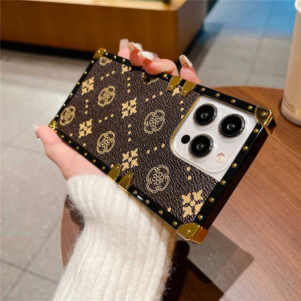 Luxury Flower Vintage Pattern Case For iphone 17 PRO MAX 16 PRO MAX 11 12 13 15 PRO MAX 14 Plus Soft Leather Phone Cover Coque C251209