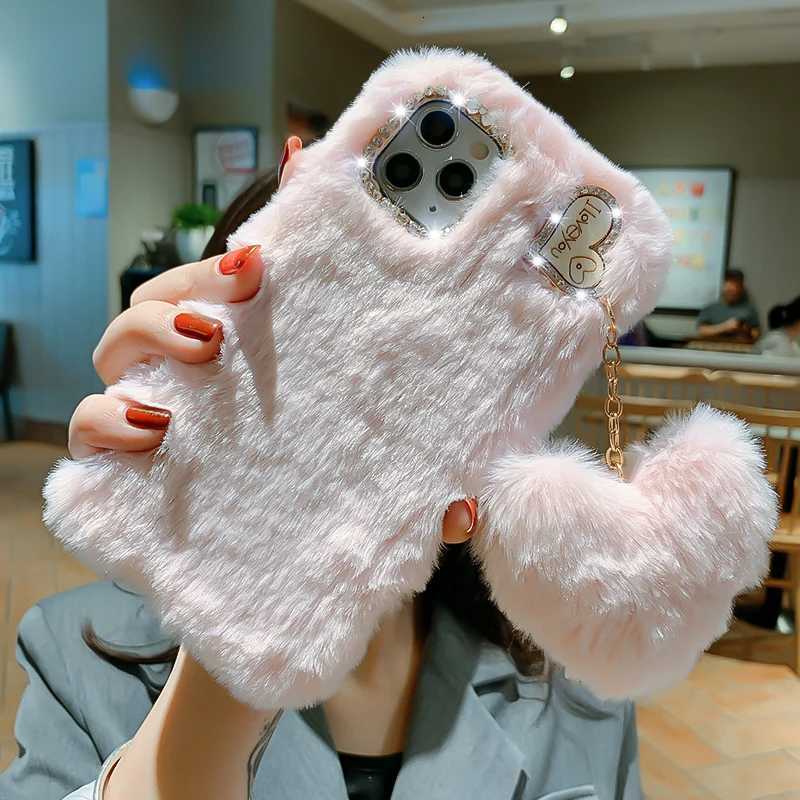 Luxury Love Pendant Phone Case For iPhone 15 Pro Max 14 13 12 11 X XS XR 8 7 6 6S Plus SE 2020 Cute W Winter Plush Fur Covers C251209