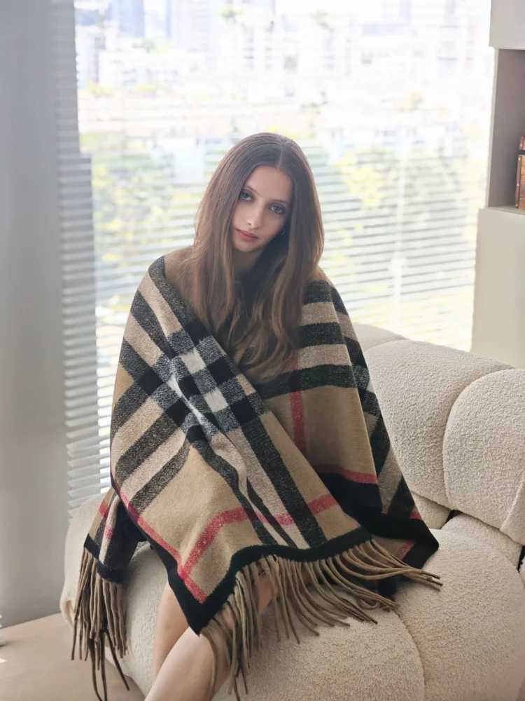 Luxury Long Fringed Knitted Poncho Scarf for Women Plaid Pattern Warm Shawl Wrap with Tassels Fashionable Autumn Winter Accessory Y251208