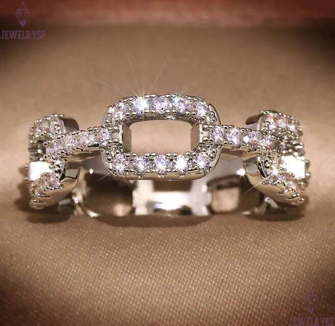 Hot Fashion Luxury Designer Band Rings for Women Silver Shine Crystal Ring Party Wedding Jewelry with CZ Bling Diamond Stone