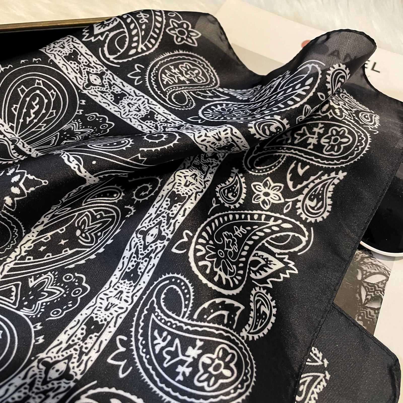 Luxury Luxury Fashion Print 7070cm Silk Square Scarf Women Soft Satin Hairband Neckerchief Tie Female Headband Foulard Bag Ribbon Y251208