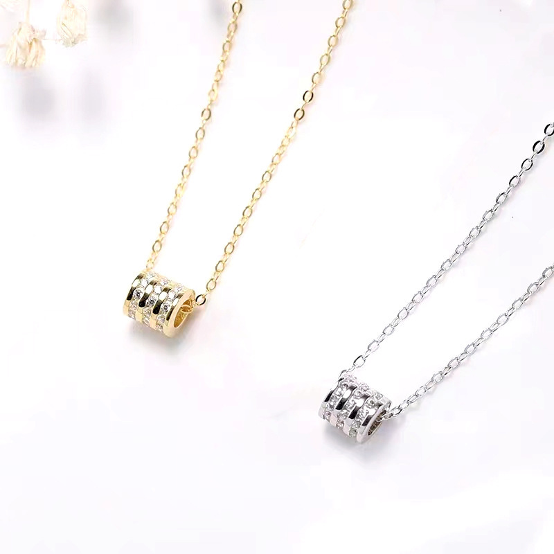 luxury Hot free shipping Selling Dia-Studded Small Waist Necklace For Women French Light Niche Design Rotating Round designer Pendant Collarbone Chain