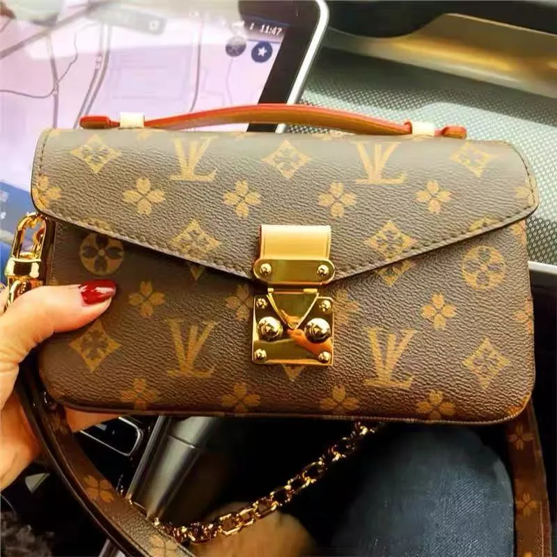 10A High Quality Pochette East West Metis Handbags Women Luxury Designer Shoulder Bags Embossed Bag Crossbody Clutch Chain Purse Ady Satchel Messenger Bag Sacoche