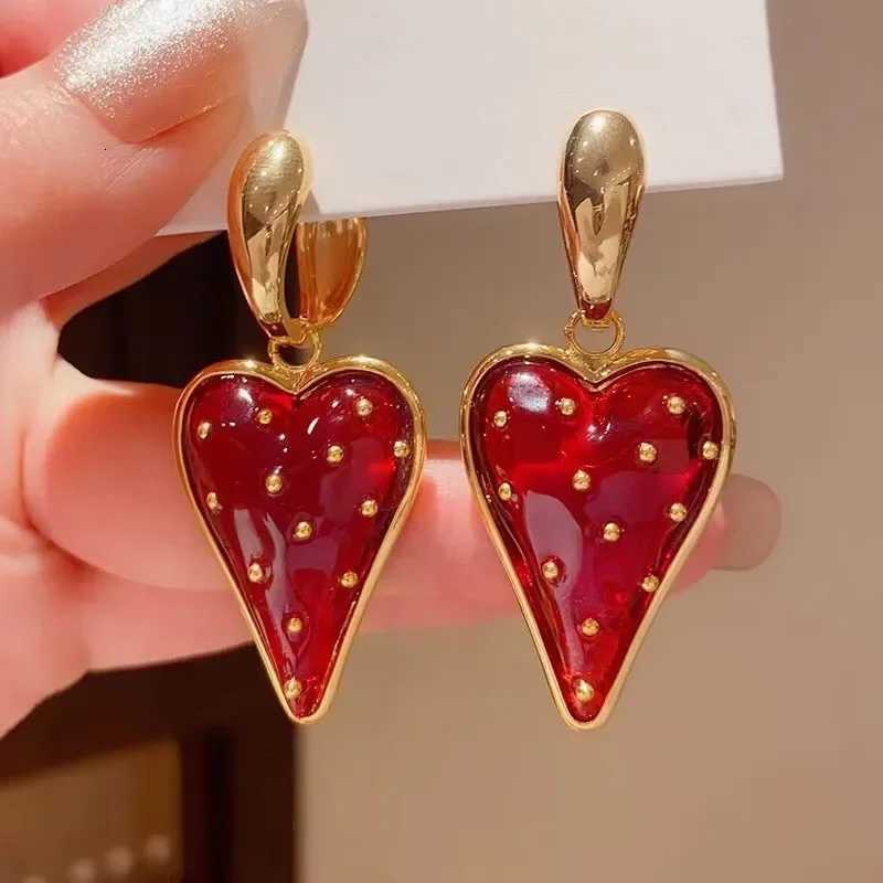 Retro Exaggerated Baroque Strawberry Womens Earrings 2023 Fashion New Fruit Series Leisure Holiday Jewelry Ear Accessories K251209 H260129