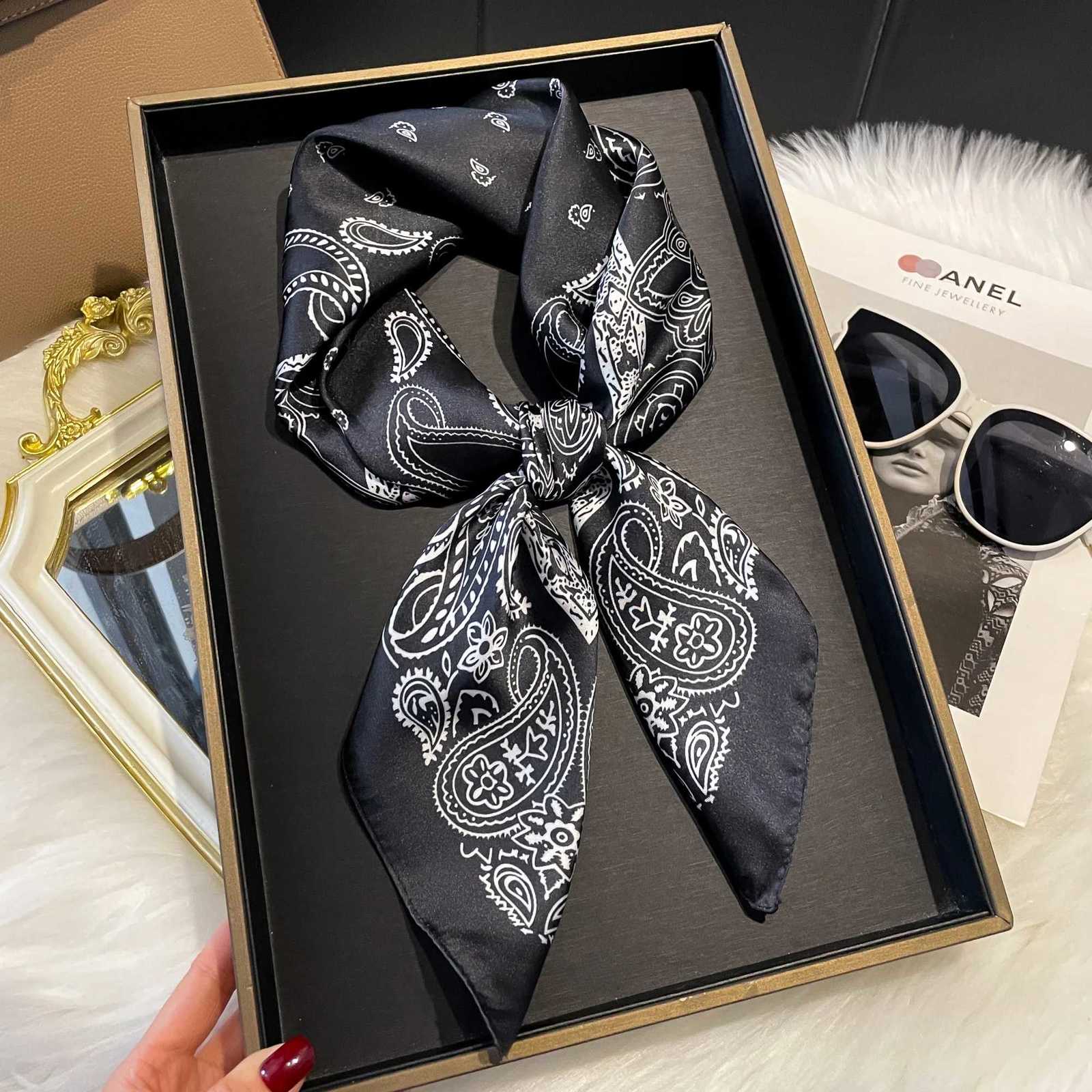 Luxury Luxury Fashion Print 7070cm Silk Square Scarf Women Soft Satin Hairband Neckerchief Tie Female Headband Foulard Bag Ribbon Y251208