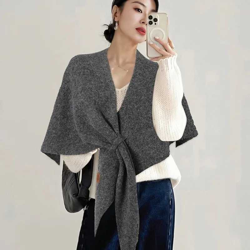 Luxury Version New Womens Neck Wrap Autumn and Winter Wool Blended Triangular Shawl Female Thickened with Knitted Warm Shoulder XWJ116 Y251208