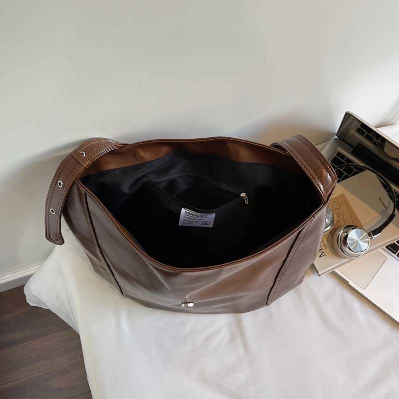 LEFTSIDE 2025 Winter Large Capacity PU Leather Handbags and Purses Wens Hobo Bag Trend Brand Solid Color Shoder Bags Y251209