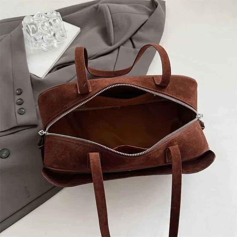 Brand Trend Design Shoder Bags for Wen Lat Luxury Designer Handbags PU Suede solid red Top-handle Bag Cmute low Bag Y251209