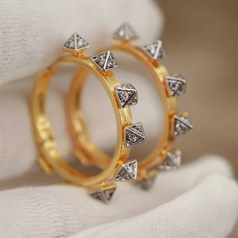 New Sight Design Crystal Unique Stud Earrings for Women Fashion Brand Jewelry Classic Earrings Gift J251208