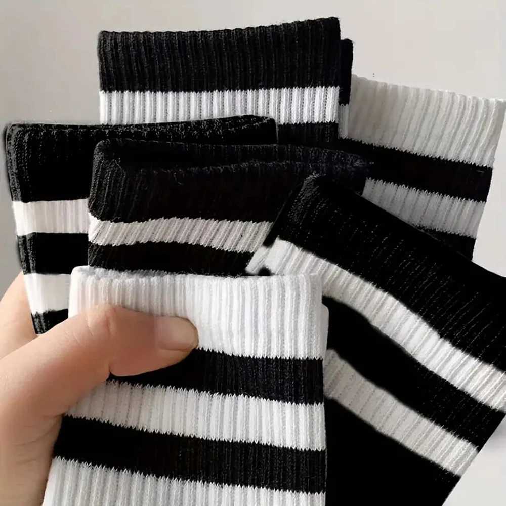 6 Pairs Mens Socks Spring Autumn Simple Casual Black White Striped Socks Breathable Round Neck Socks High-quality Mid Tube SockT251209