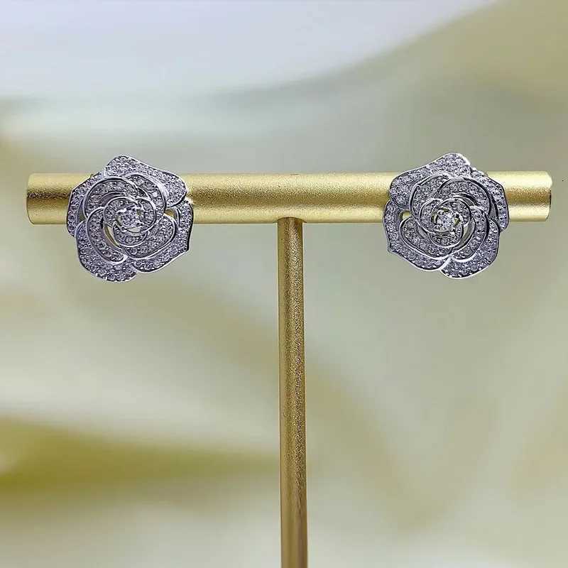 New Luxury 925 Sterling Silver Flower Shape High Carbon Diamond Stud Earrings for Women Wedding Fine Jewelry K251209 H260129