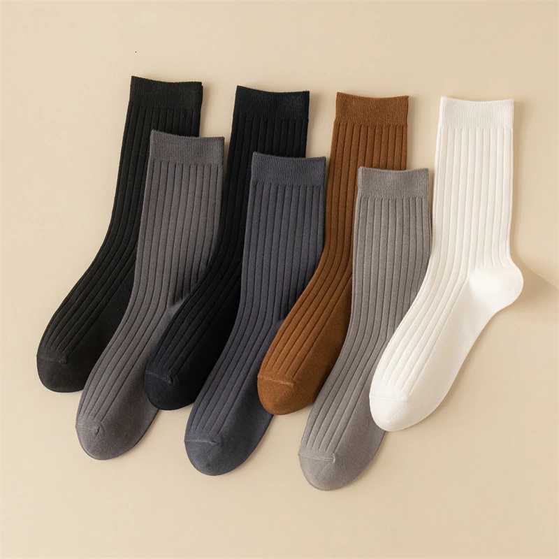 Mens Socks Autumn Winter New Casual Simple Solid Color Retro Crew Socks Man Breathable Absorb Sweat High Quality PlainT251209