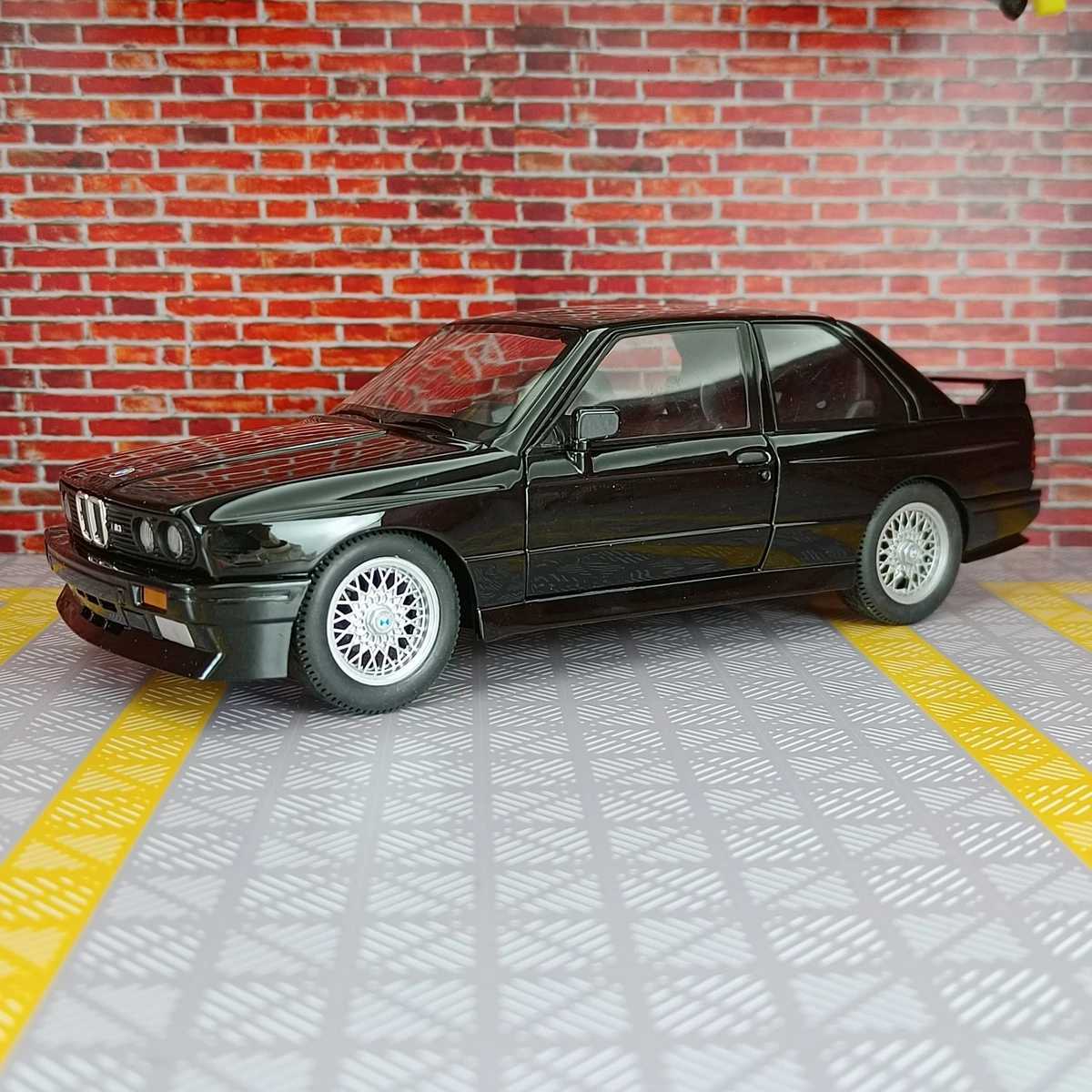 124 BMW M3 E30 1988 alloy supercar model car ornament door can be opened childrens regenerative toy car gift Y251209