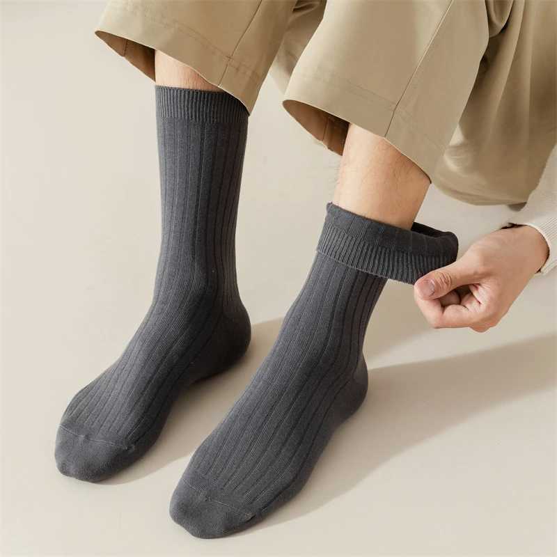 Mens Socks Autumn Winter New Casual Simple Solid Color Retro Crew Socks Man Breathable Absorb Sweat High Quality PlainT251209