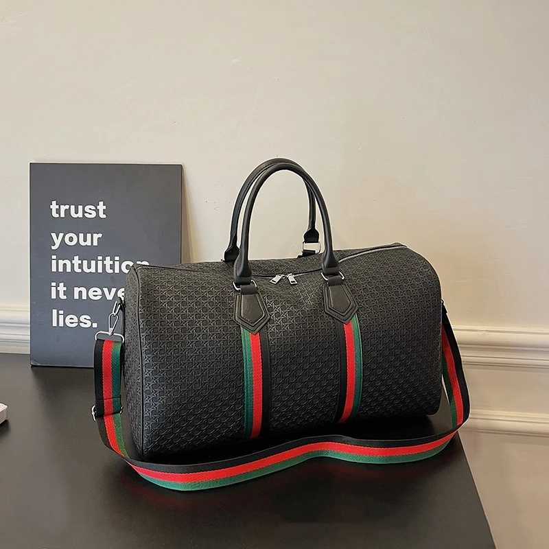 New Fi Wens Travel Bag Trend Brand Portable Lage Bag Large Capacity Mens Sports Fitness Bag Designer Luxury Handbag Y251209