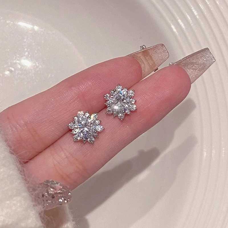 Cute Female Clear Crystal Snowflake Stud Golden Silver Color Small Earrings Exquisite Jewelry For Women Christmas Gift K251209 H260202