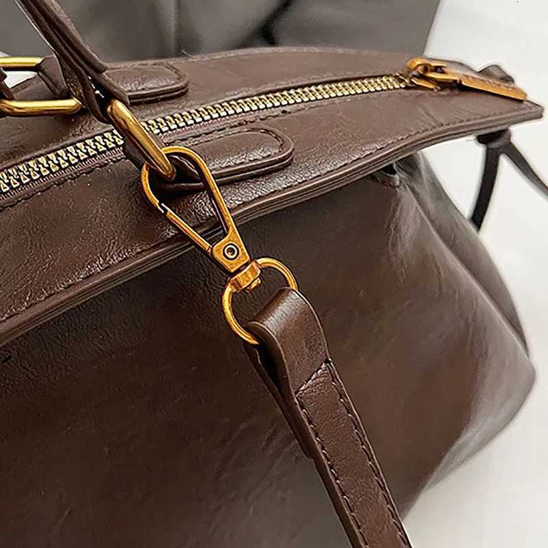 Autumn Winter Ladies Handbag Large Capacity Bowling Bag Casual Shoder Bag Vintage Style Brown Leather Handbag Y251209