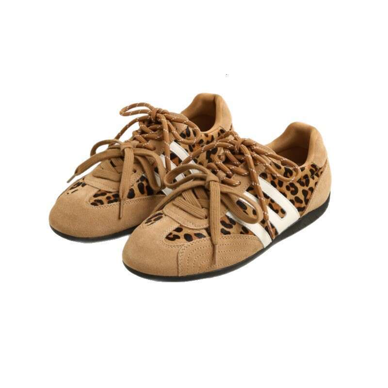 2025 New Soft Leather Coffee Color Racing for Women Retro Thin Sole American Style Forrest Gump Fashion Casual German Training Shoes designer shoes