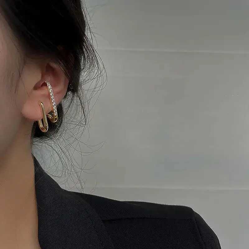 Fashion Gold Color Claws Stud with Crystal Rhinestone Design Unusual Earrings Versatile Accessories Women 2024 Jewelry H260129